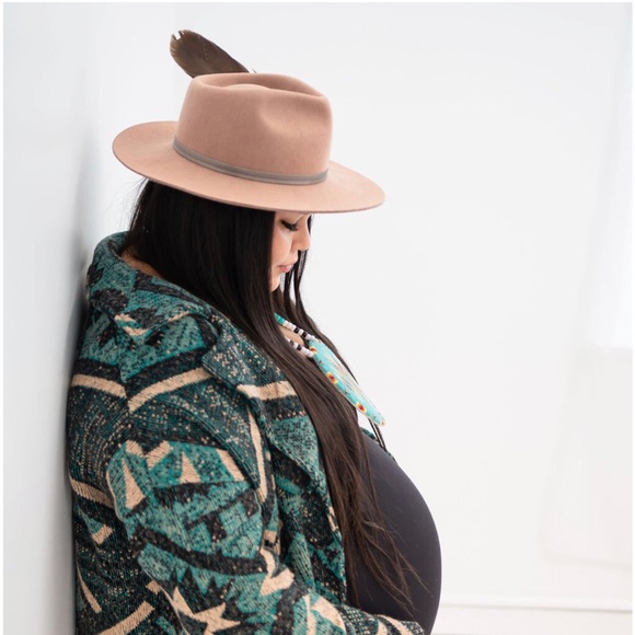 Meet your Posher, Aly - Picture 1 of 1